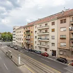 Sunny 2Bdr Apartment With A Balcony
